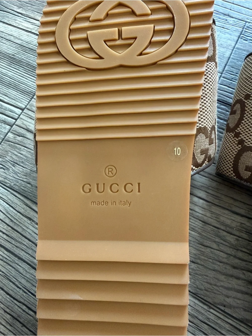 Gucci Men's Slides in Camel and Ebony Maxi GG Canvas Uk 10 US 10.5 - Picture 9 of 9